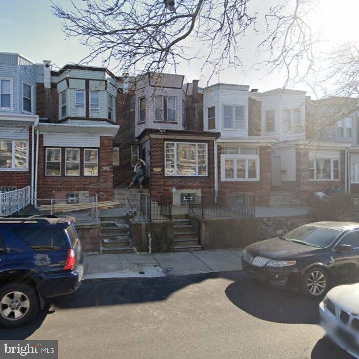 726 W ROCKLAND ST Property Photo 1