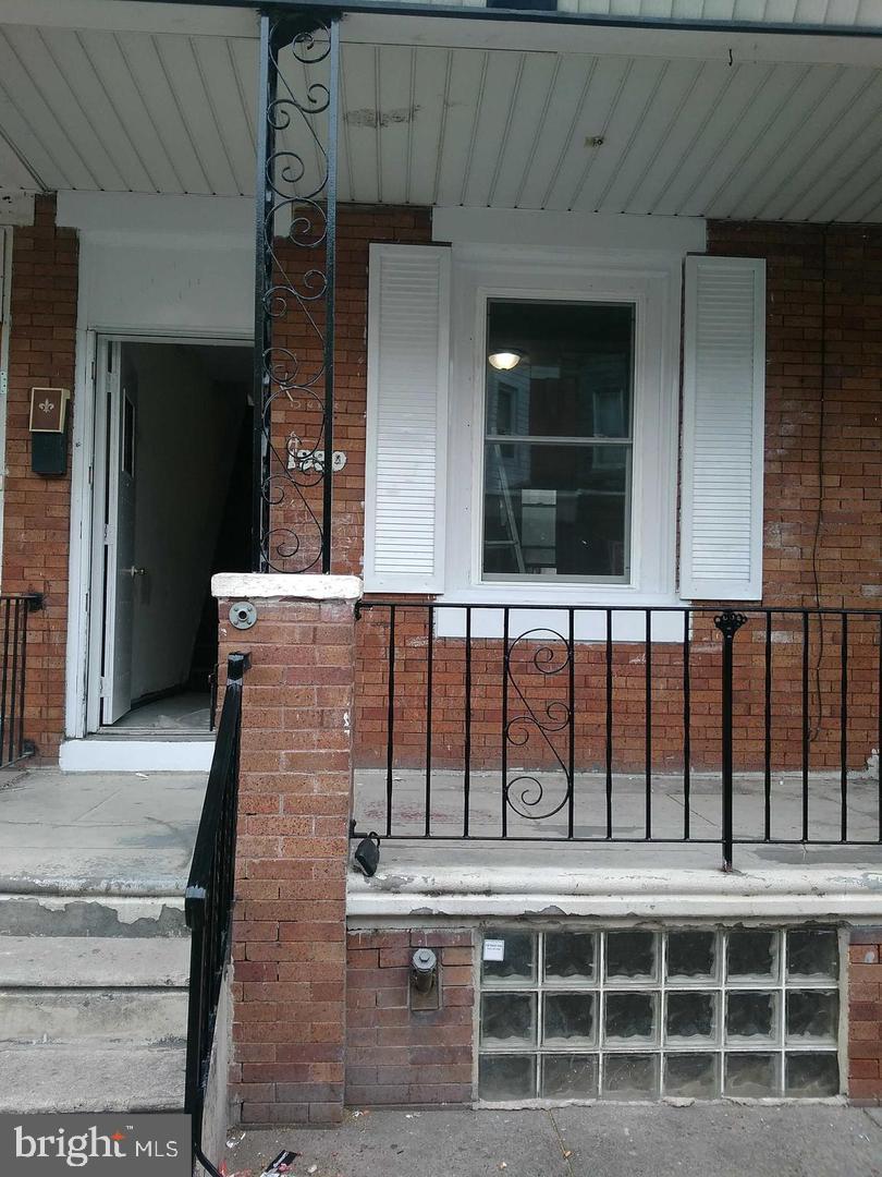 1930 E THAYER ST Property Photo 1