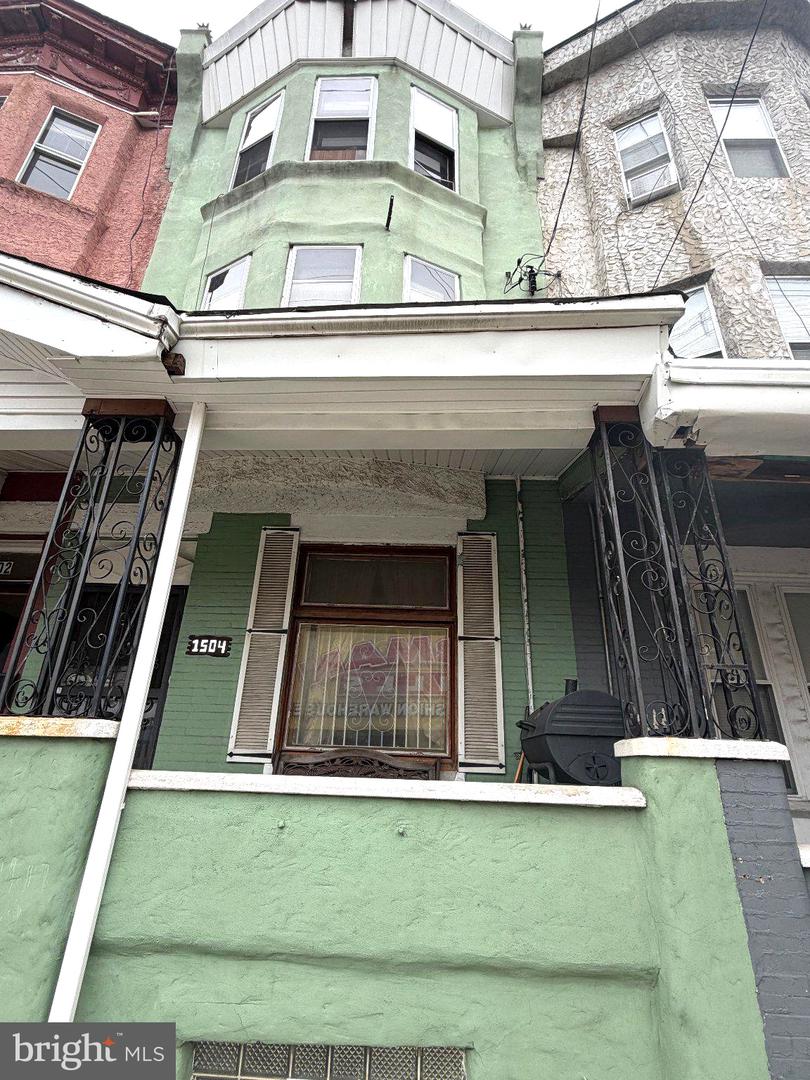 1504 W GLENWOOD AVE Property Photo 1