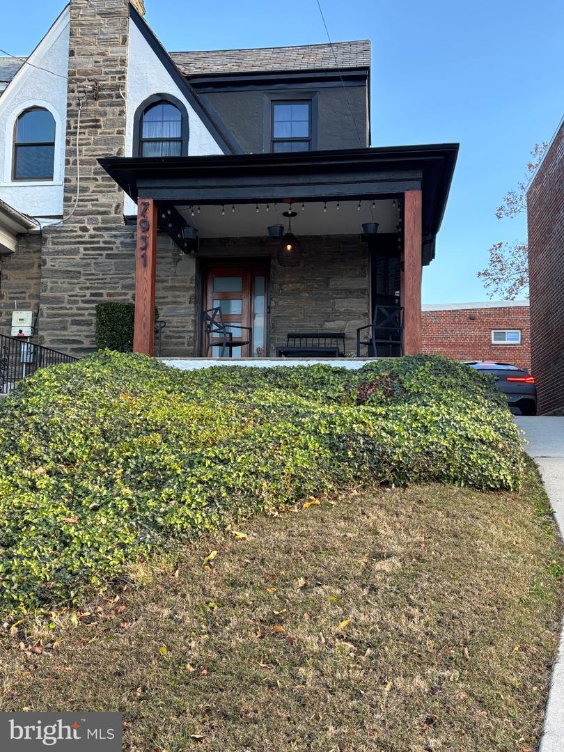 7931 Lowber Ave Property Photo 1