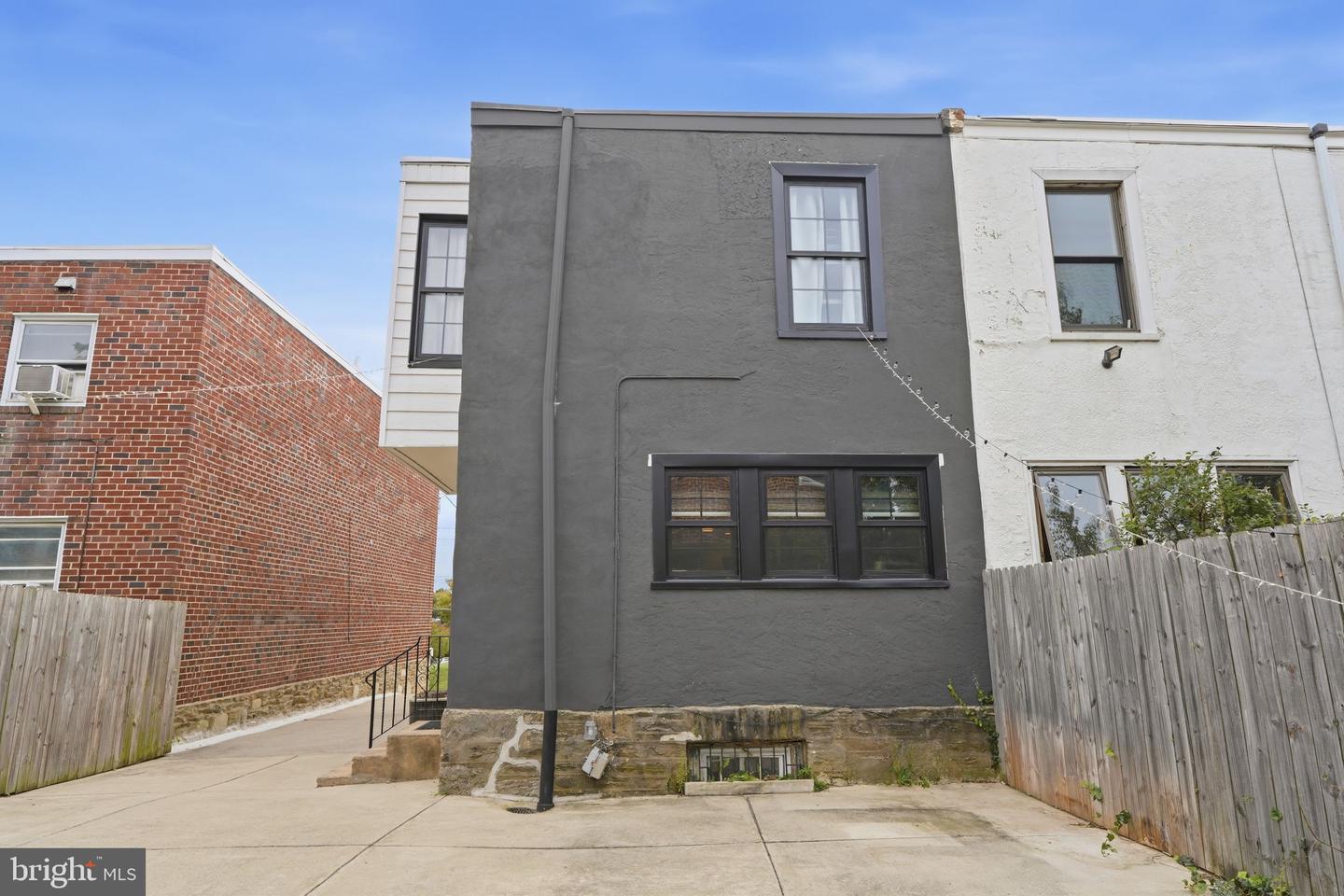 7931 Lowber Ave Property Photo 27