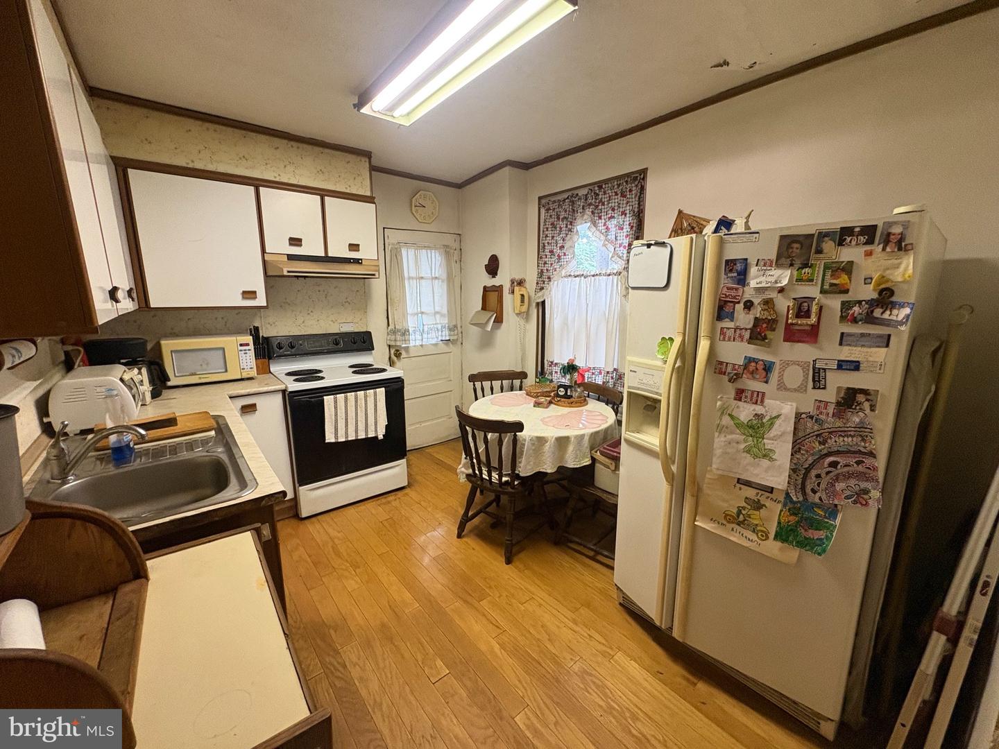 861 N Bambrey St Property Photo 6