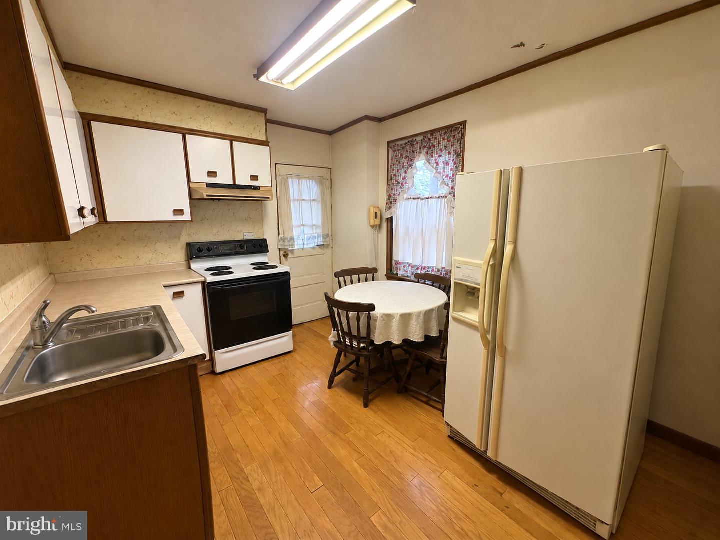 861 N Bambrey St Property Photo 6