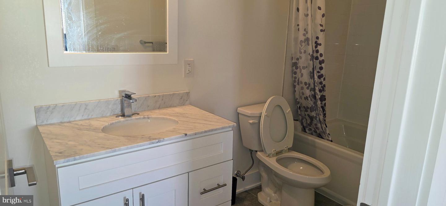1003-00 N Bodine St #8 Property Photo 11