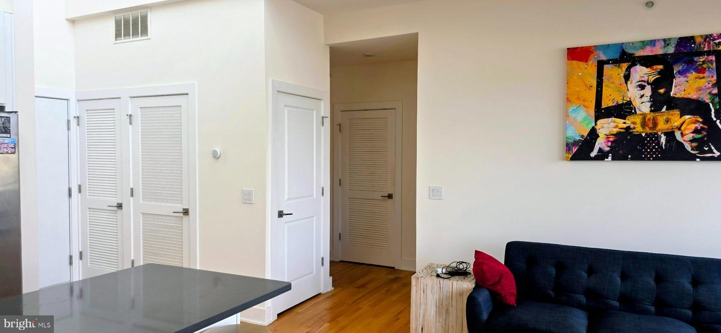 1003-00 N Bodine St #8 Property Photo 12