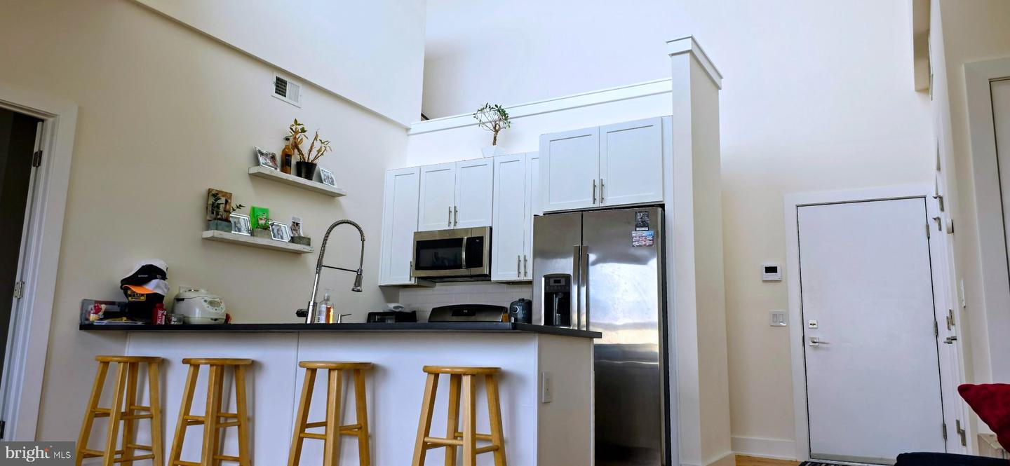1003-00 N Bodine St #8 Property Photo 13