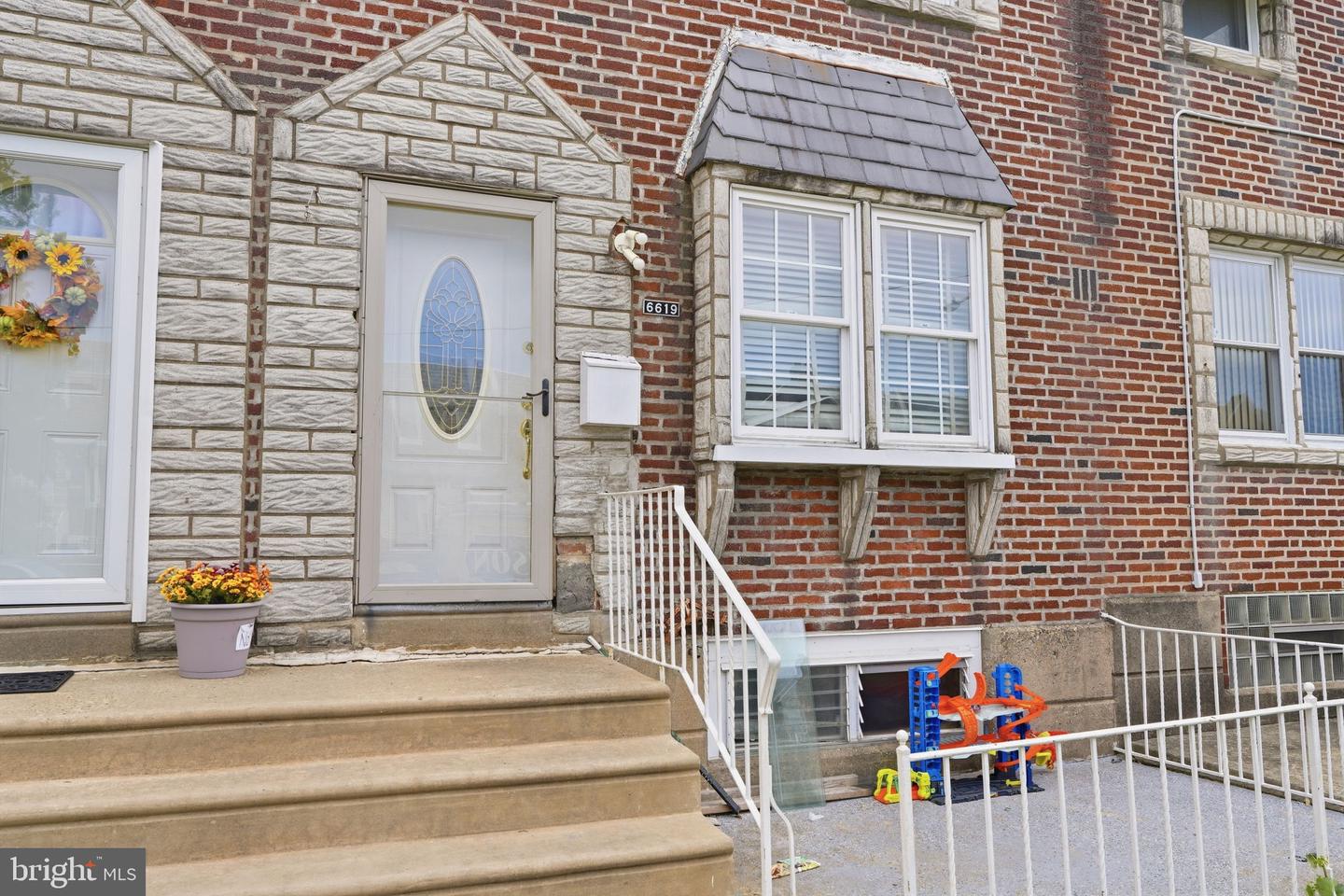 6619 Cottage St Property Photo 3