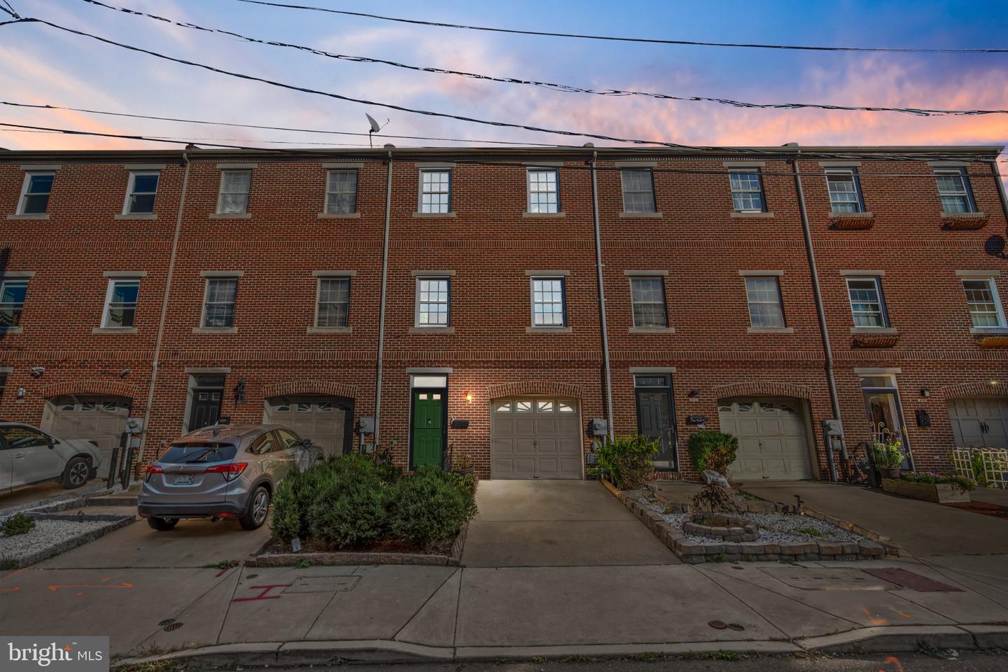 913 N Hancock St Property Photo 2