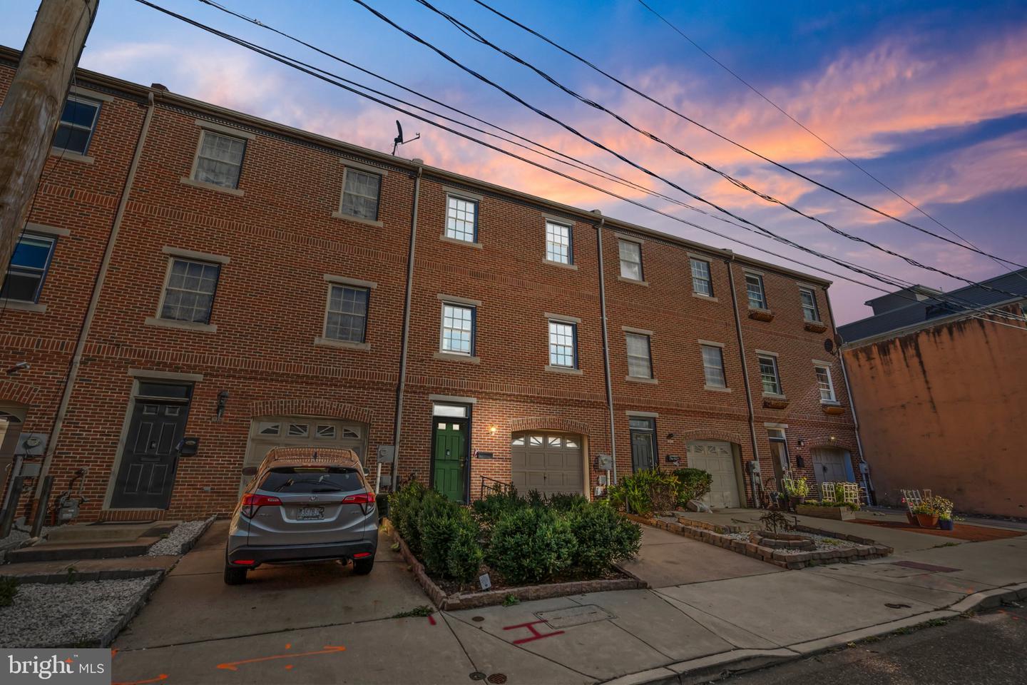 913 N Hancock St Property Photo 3