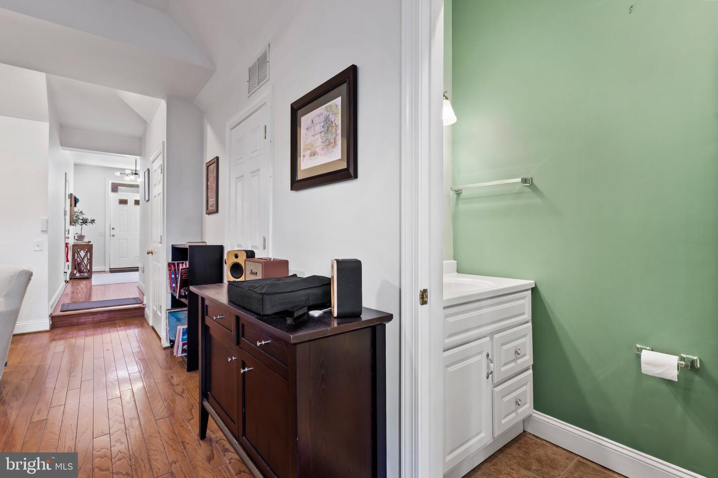913 N Hancock St Property Photo 10