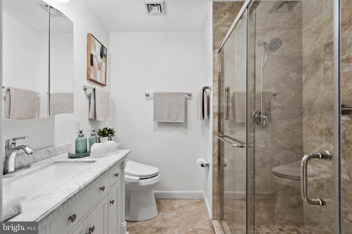 913 N Hancock St Property Photo 33