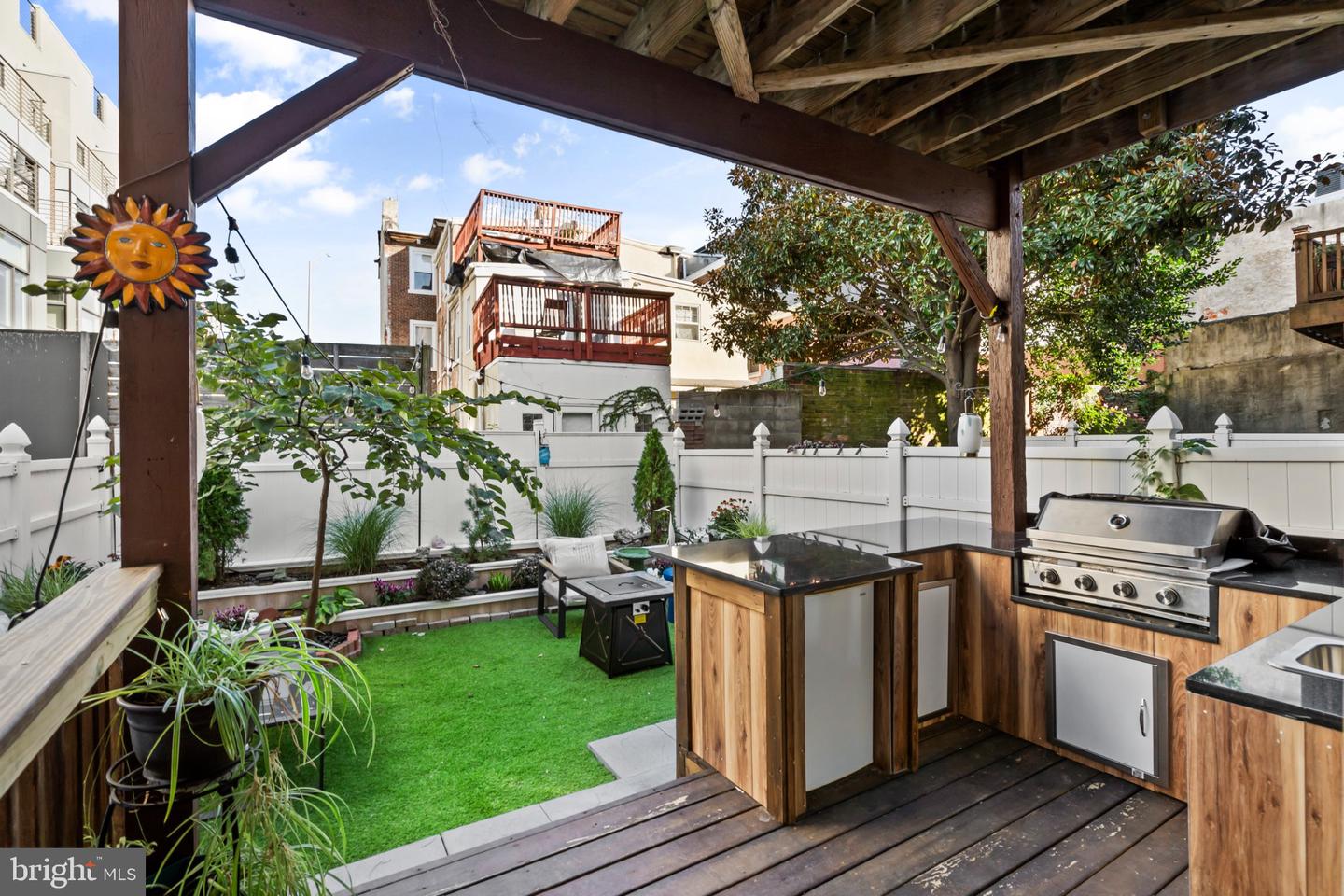 913 N Hancock St Property Photo 36