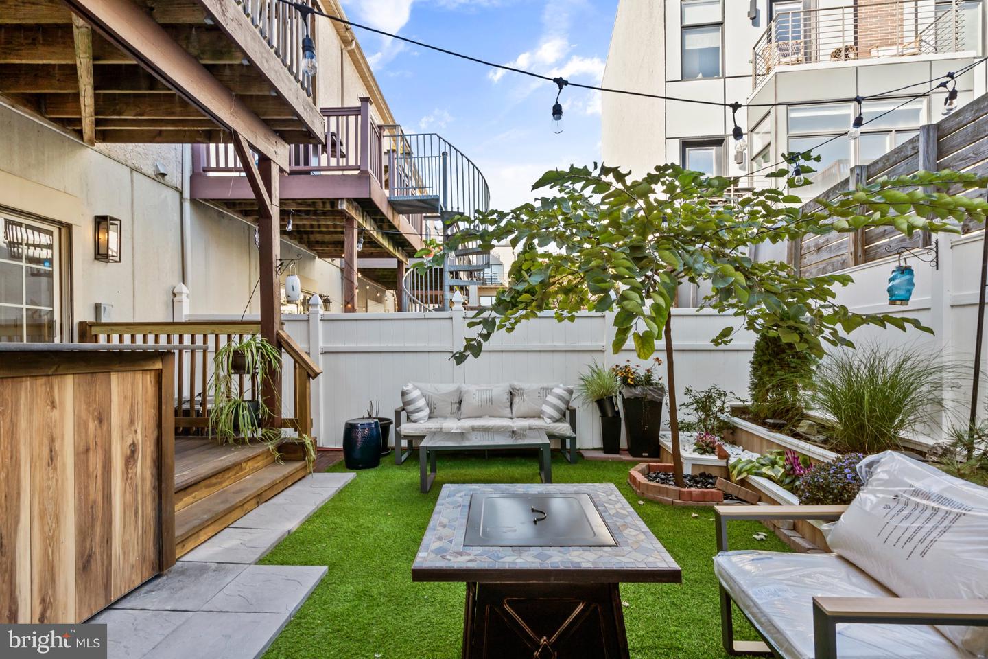 913 N Hancock St Property Photo 41