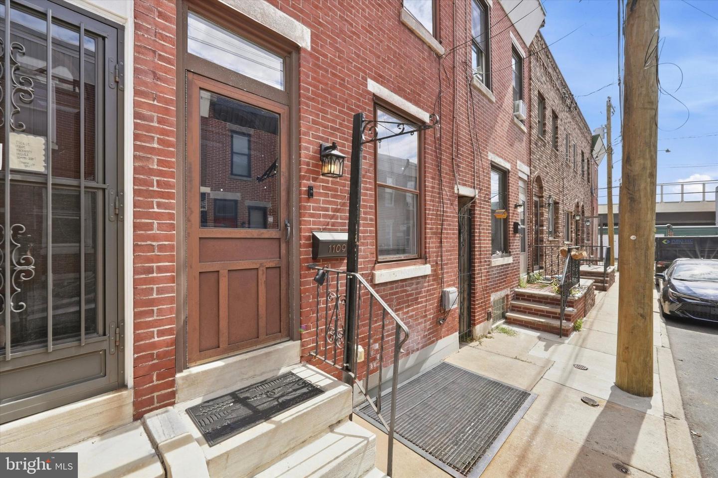 1109 E WILT ST Property Photo 1