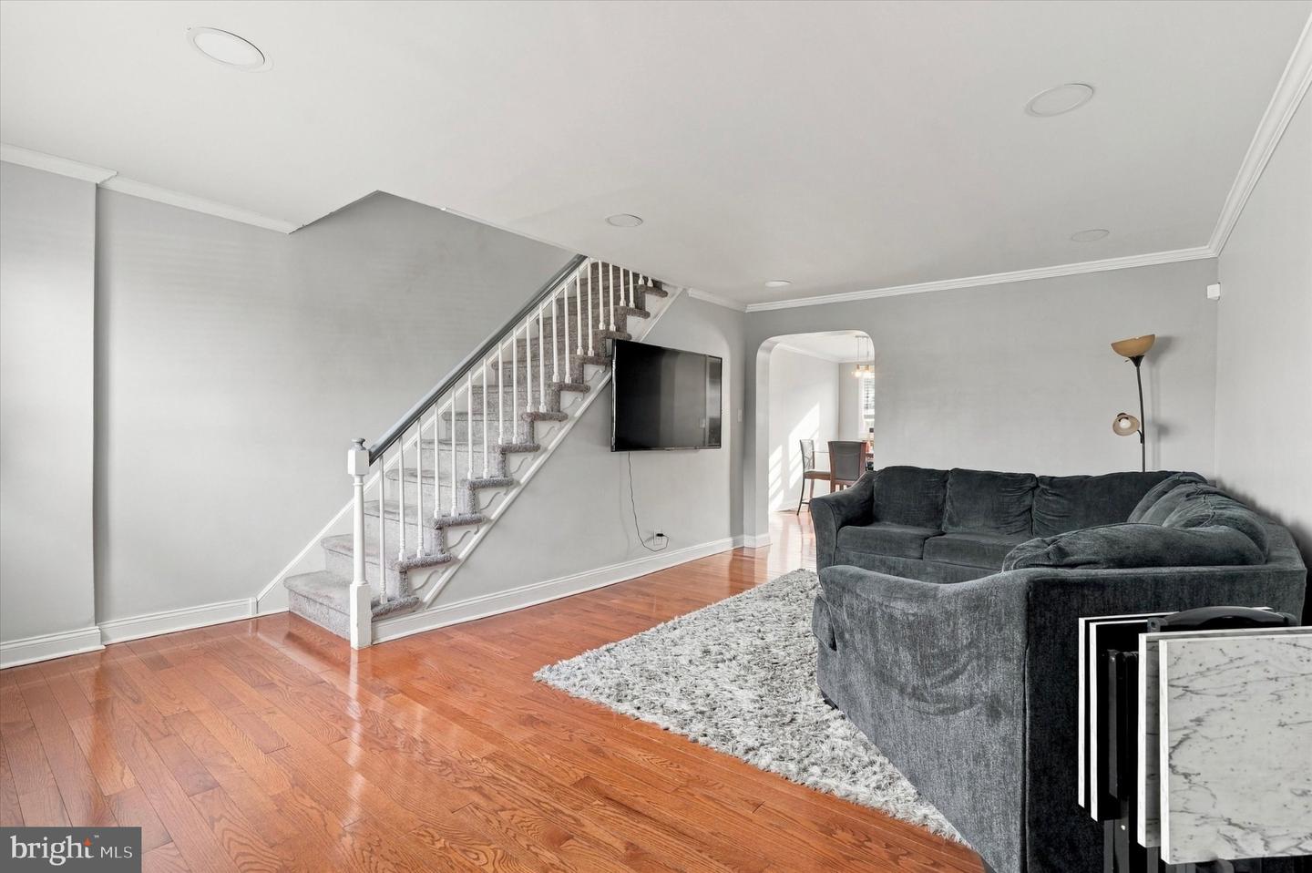 8636 Forrest Ave Property Photo 2