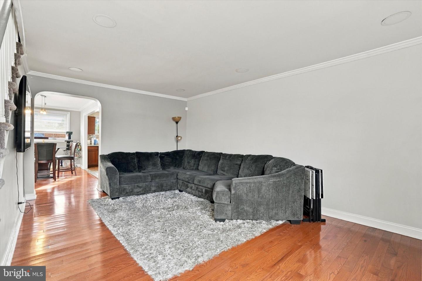 8636 Forrest Ave Property Photo 3