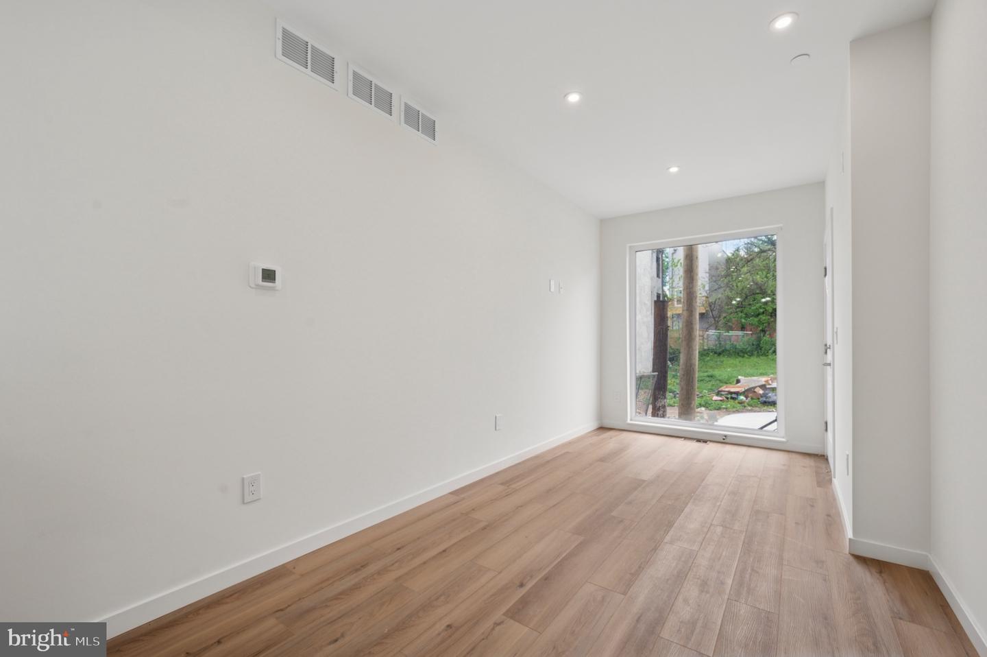 2209 N Franklin St Property Photo 4