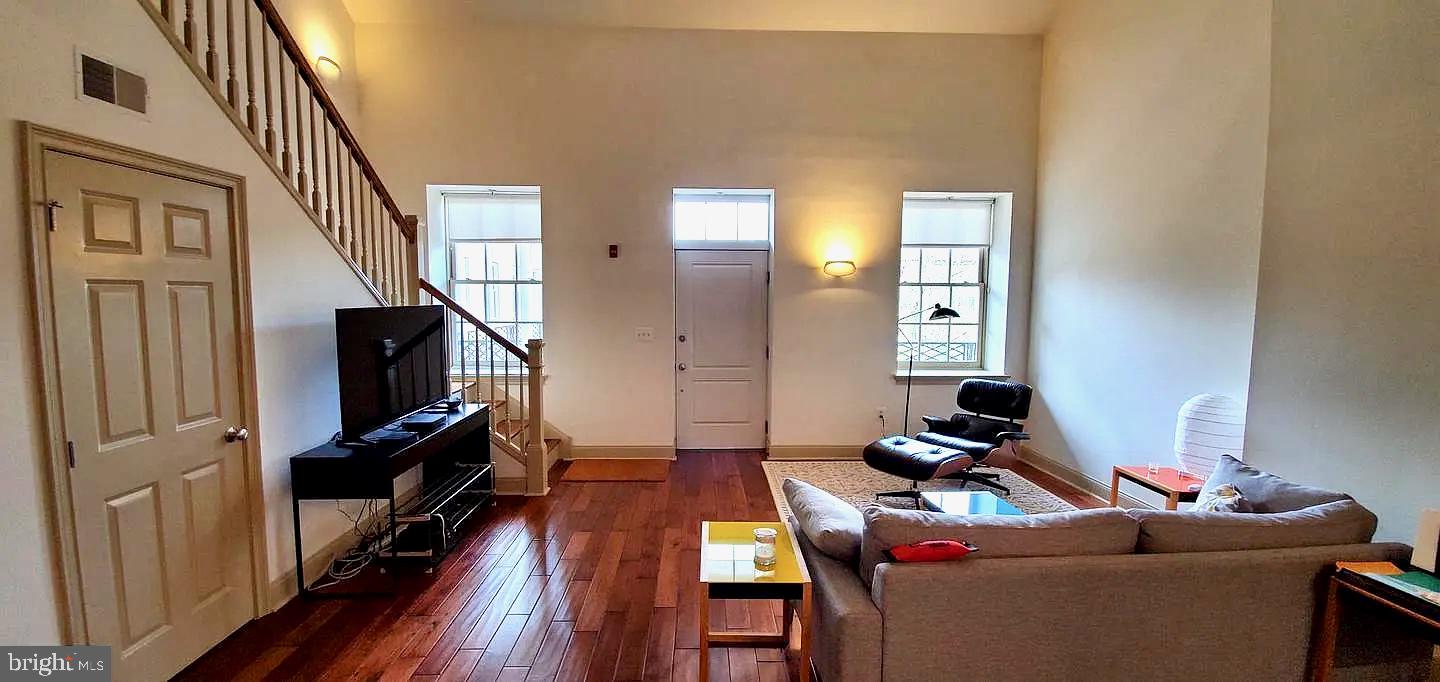 1 Academy Cir #311 Property Photo 3