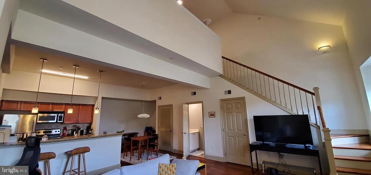 1 Academy Cir #311 Property Photo 6