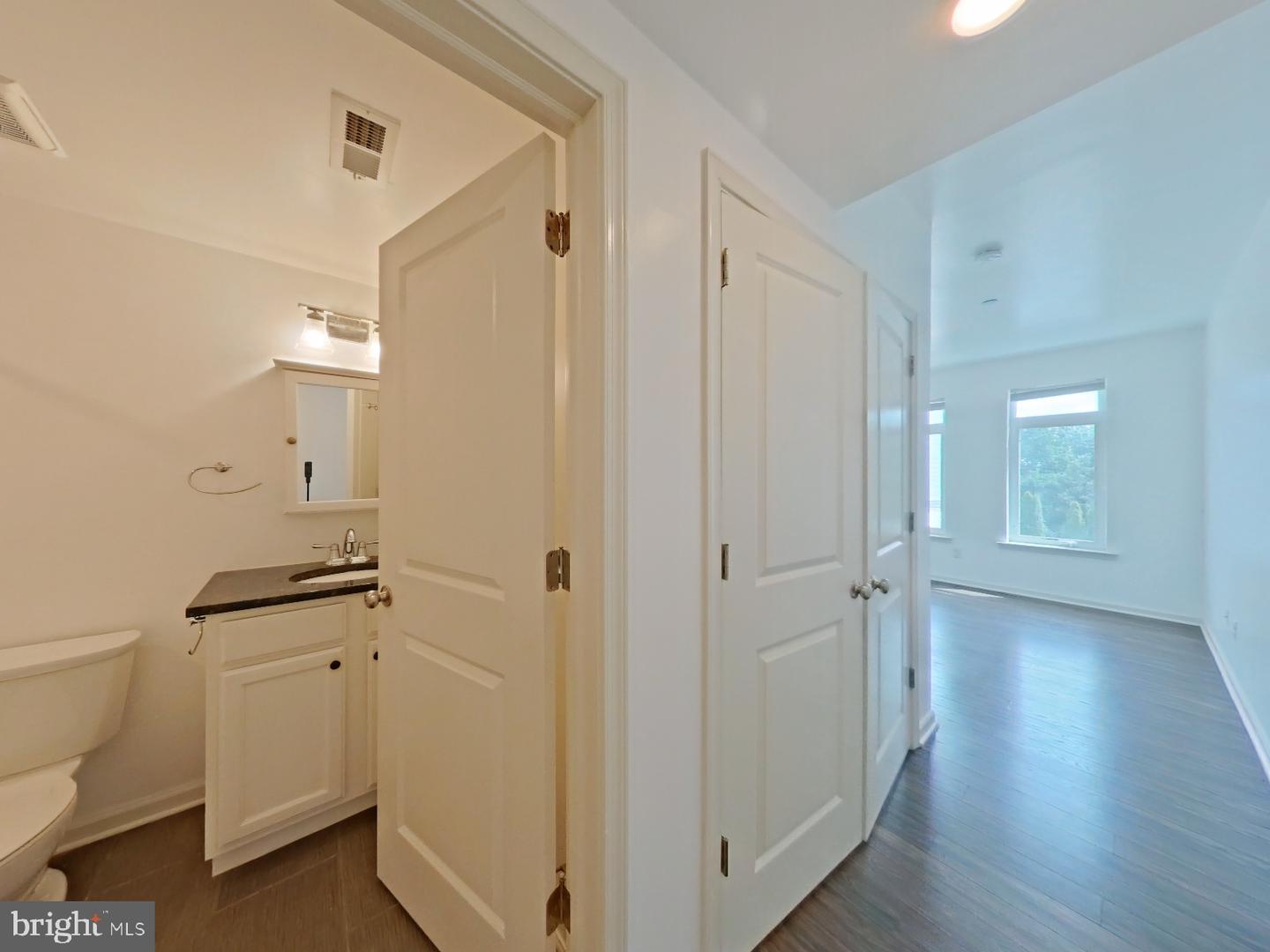 6619 Ridge Ave #402 Property Photo 3