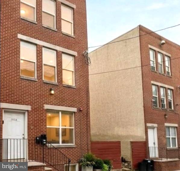 1934 N GRATZ ST Property Photo 1