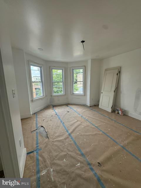 2734 W Thompson St Property Photo 5