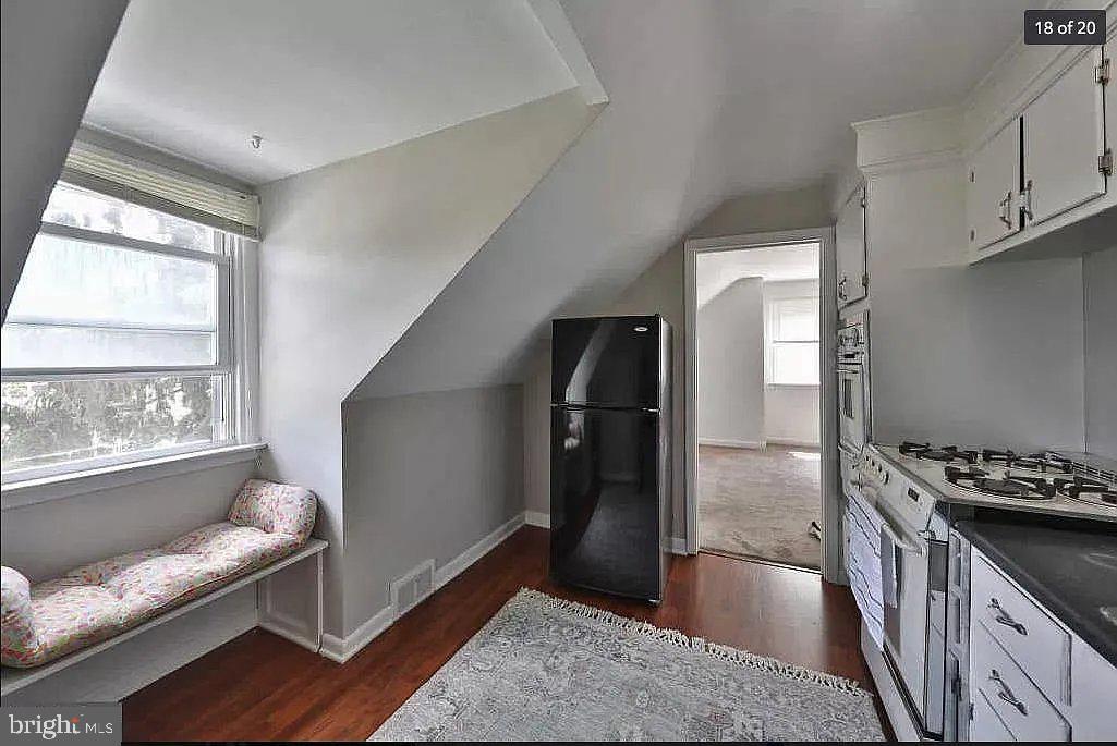 446 Evergreen Ave #2 Property Photo 3