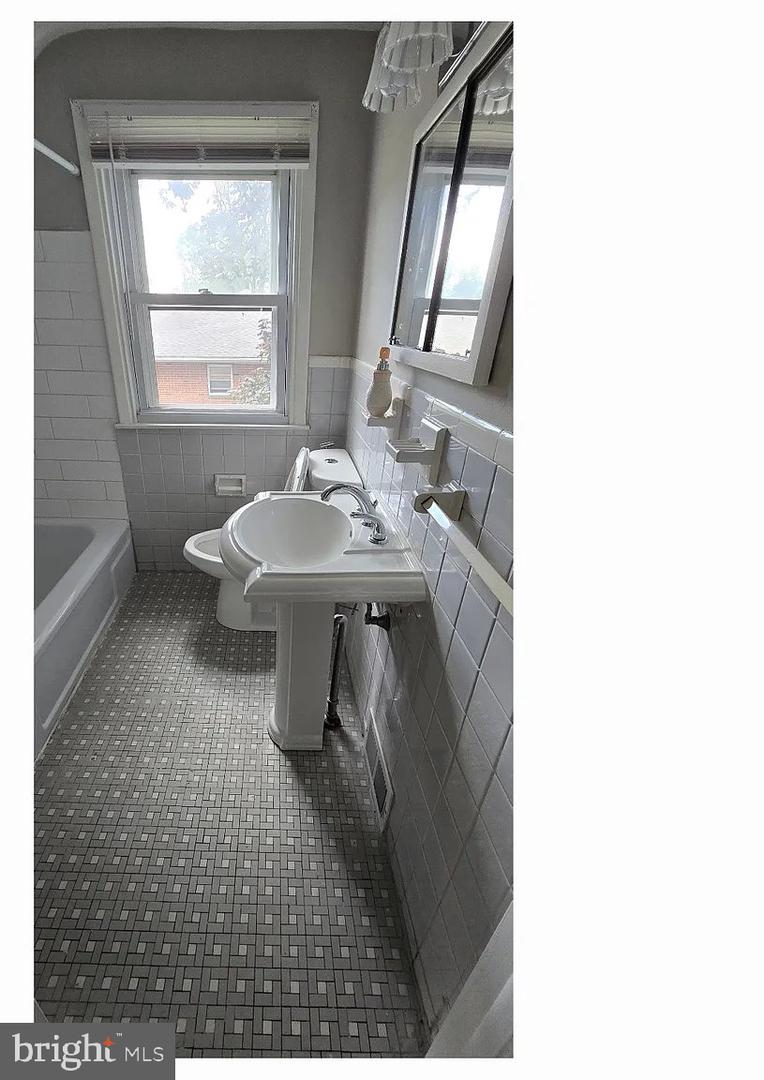 446 Evergreen Ave #2 Property Photo 7