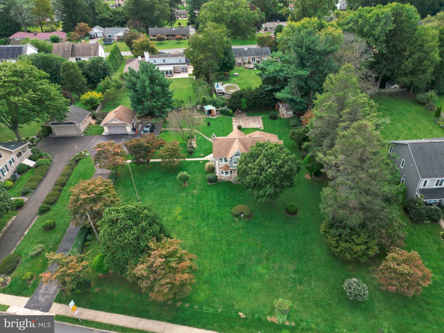 694 Welsh Rd Property Photo 2