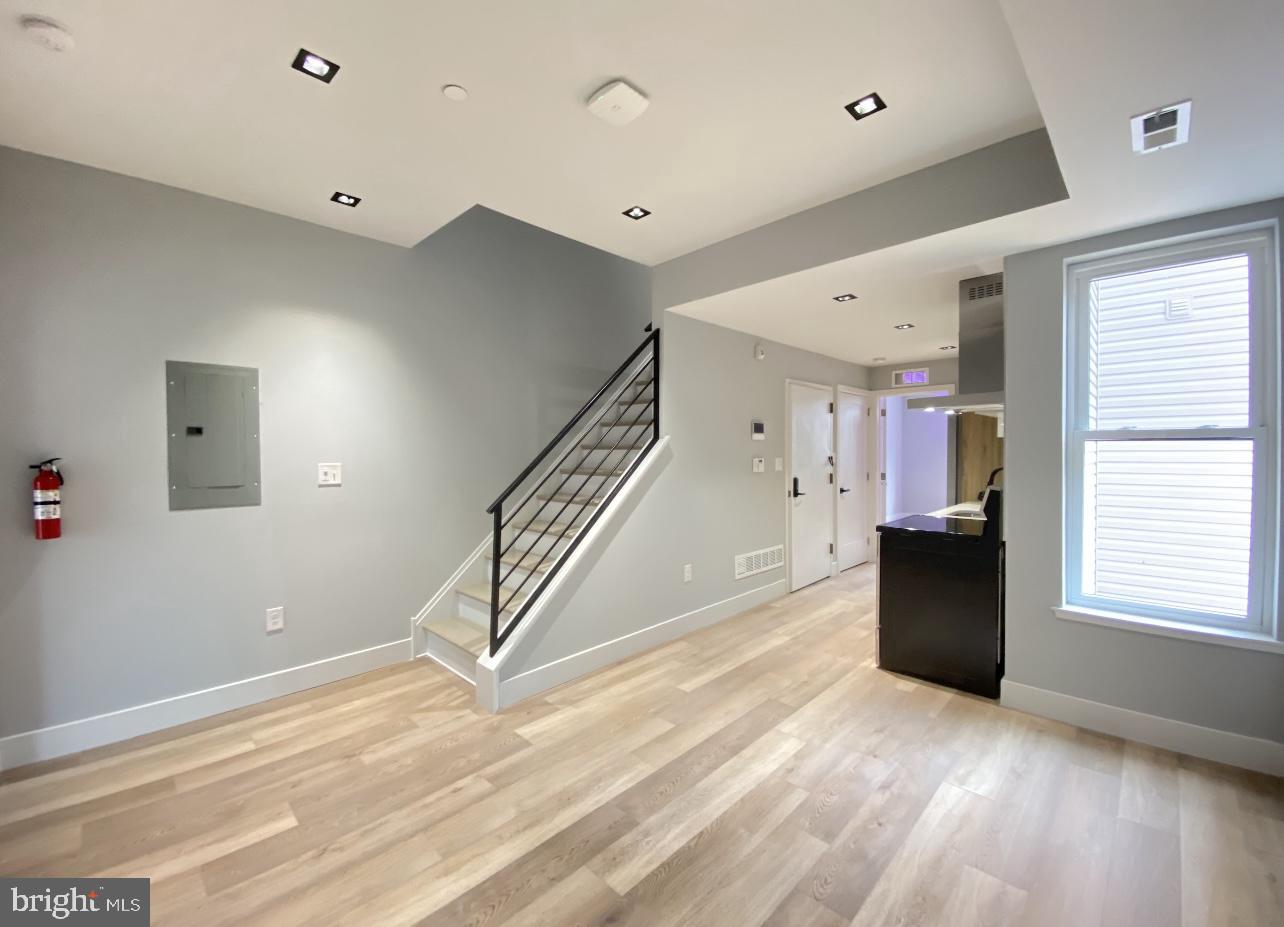 1718 N Bouvier St #b Property Photo 7
