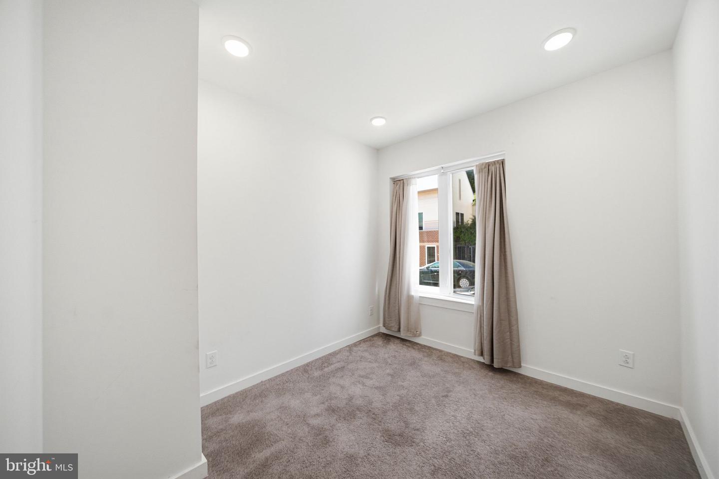 1843 N 6TH ST #J Property Photo 1