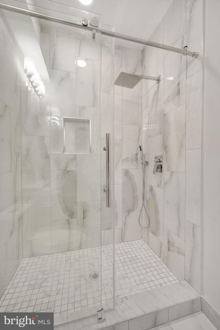 1111 24th St #402 Property Photo 14