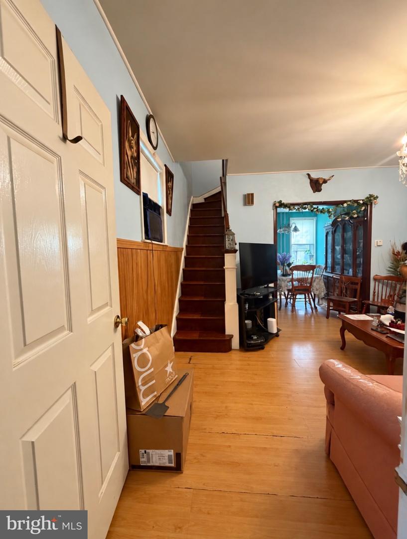 154 W Clarkson Ave Property Photo 4