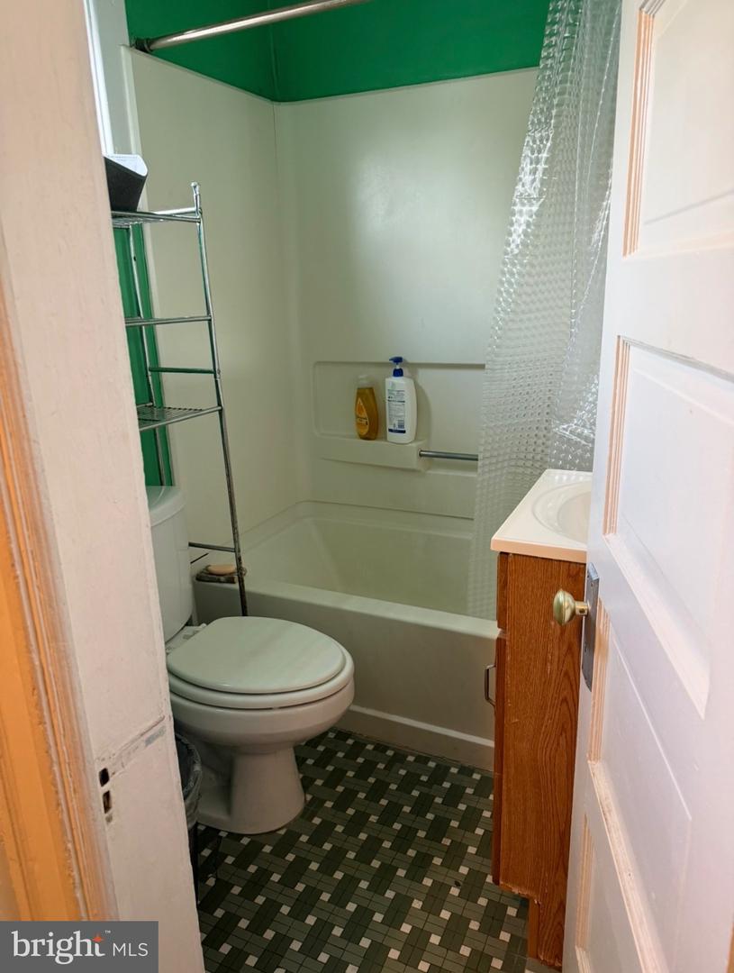 154 W Clarkson Ave Property Photo 15