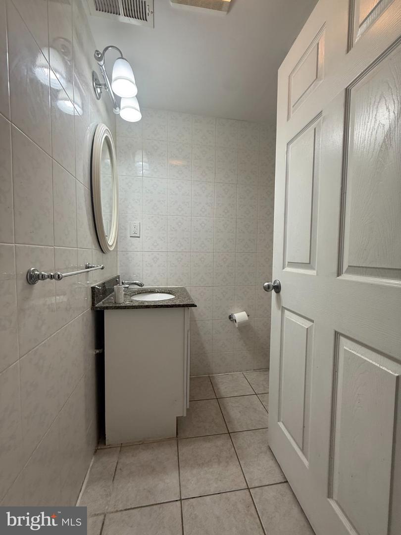455-00 N 12th St #c Property Photo 16