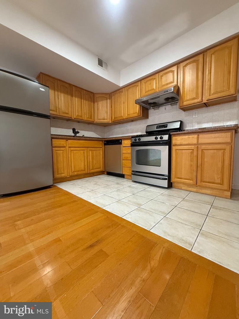 455 N 12th St #b Property Photo 3
