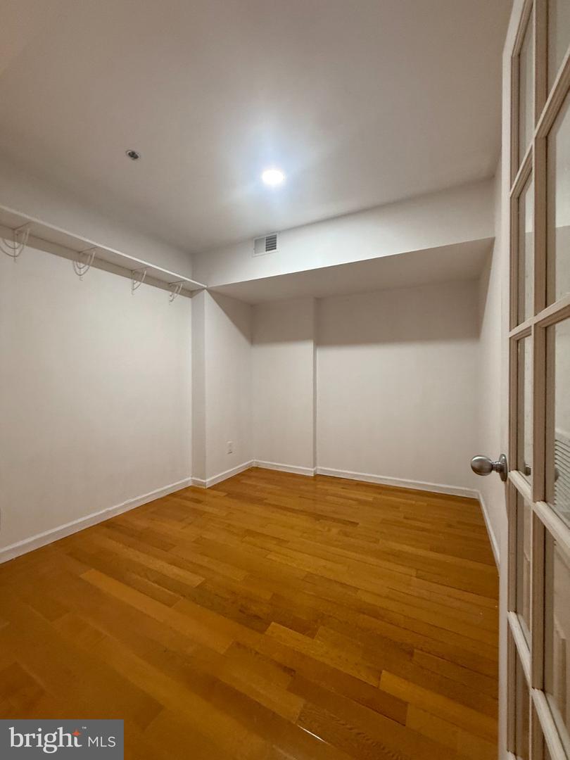 455 N 12th St #b Property Photo 5