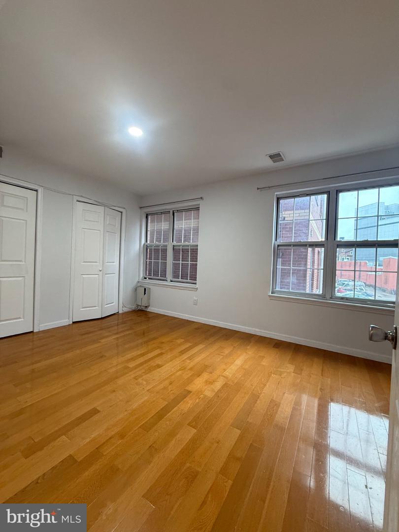 455 N 12th St #b Property Photo 9