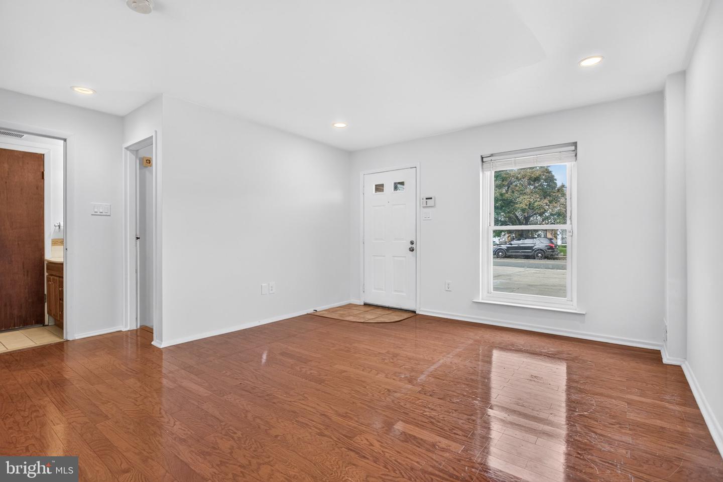 8408 Lyons Pl Property Photo 4