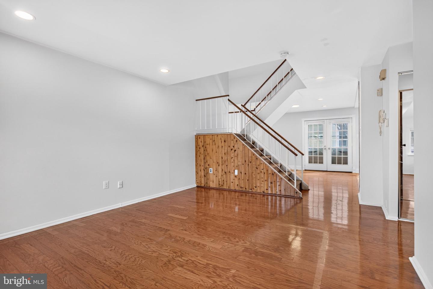 8408 Lyons Pl Property Photo 5