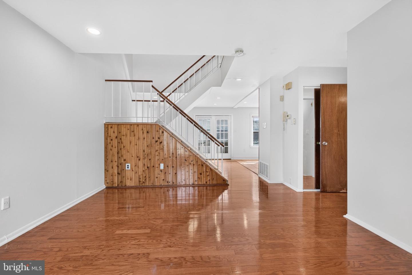 8408 Lyons Pl Property Photo 6
