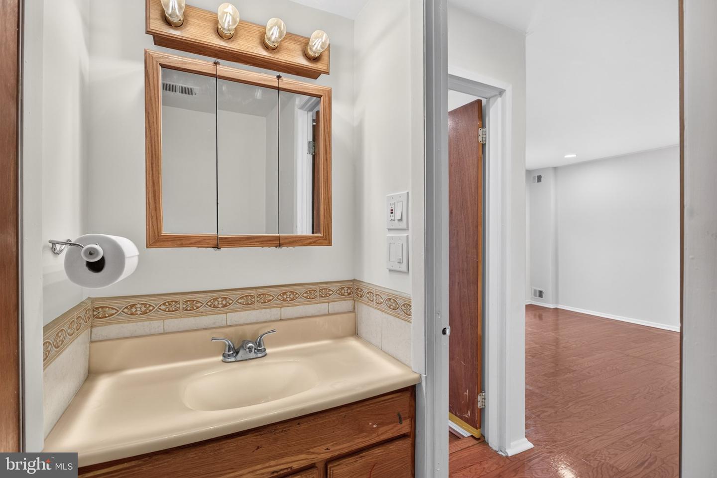 8408 Lyons Pl Property Photo 7