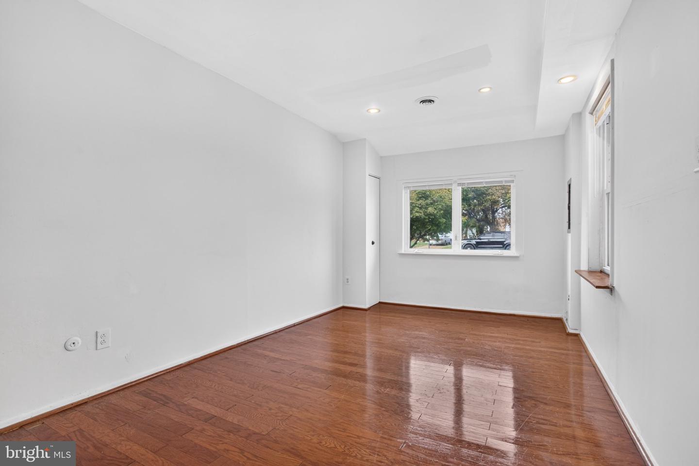8408 Lyons Pl Property Photo 9