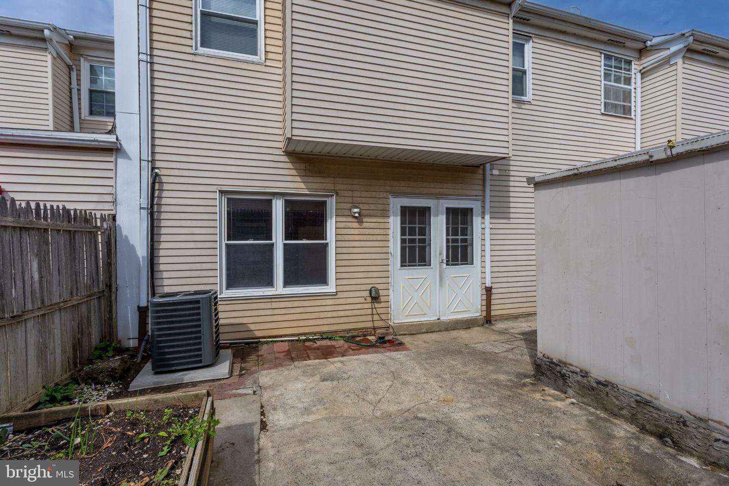 8408 Lyons Pl Property Photo 33