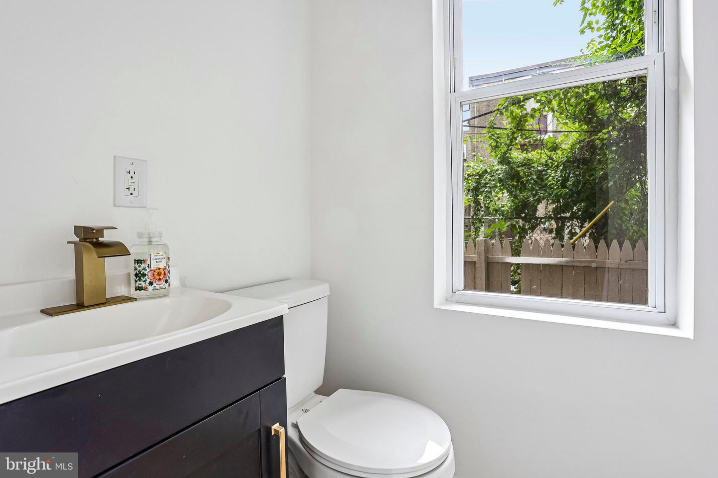 2304 Nicholas St Property Photo 15
