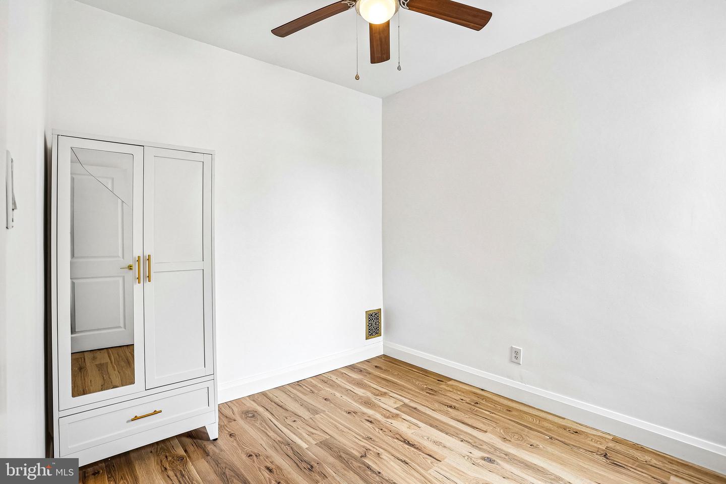 2304 Nicholas St Property Photo 22