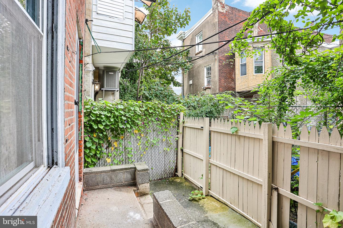 2304 Nicholas St Property Photo 29