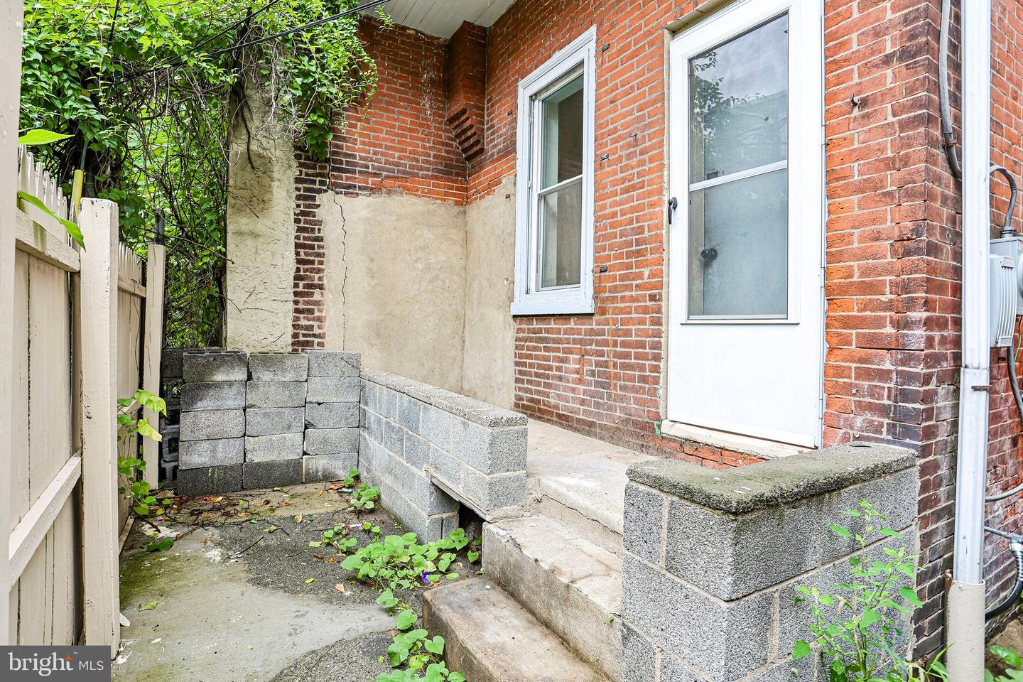2304 Nicholas St Property Photo 30