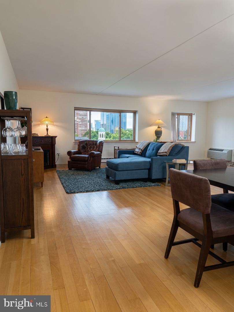 200 LOMBARD ST #608 Property Photo 1