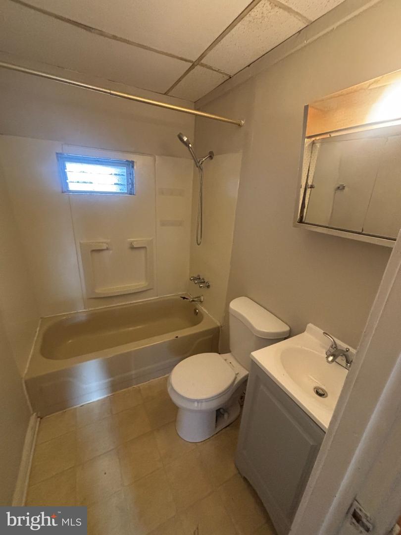 2980 Richmond St Property Photo 5